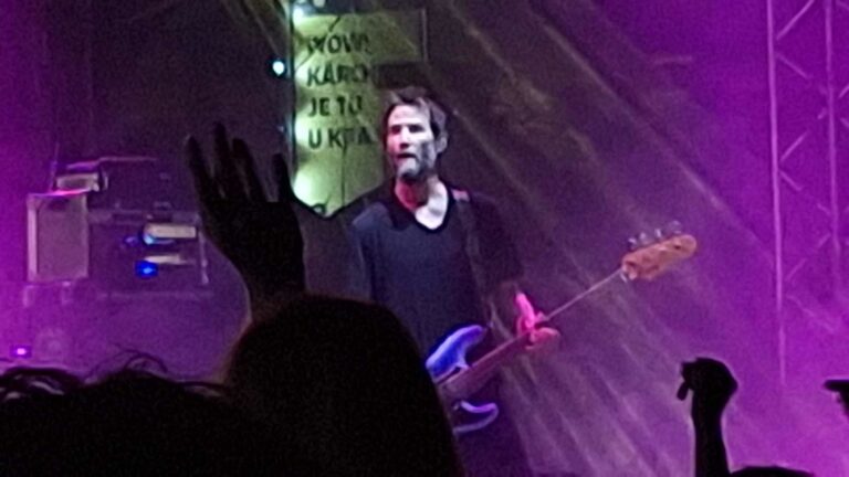 Ovacije i aplauzi: Kijanu Rivs glavna zvijezda u Kragujevcu, FOTO