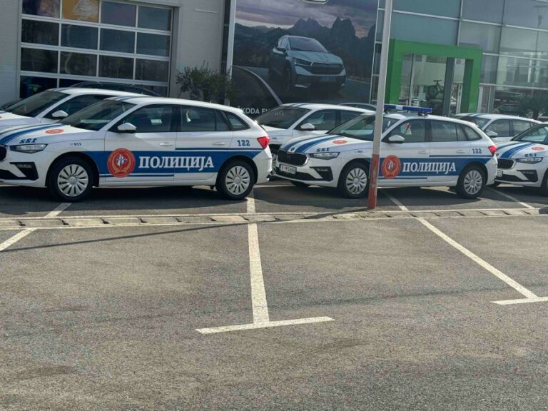 Stigao dio policijskih vozila