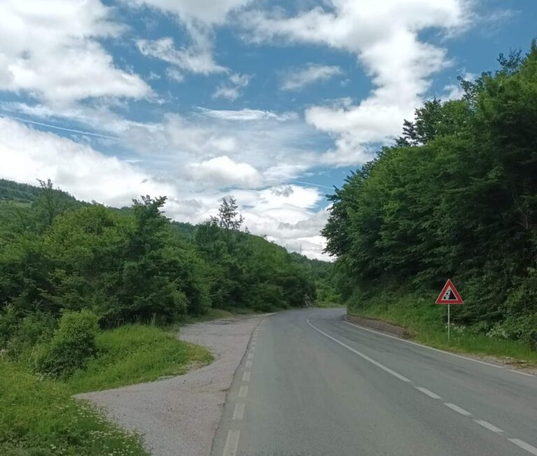 Putevi suvi, mjestimično smanjena vidljivost