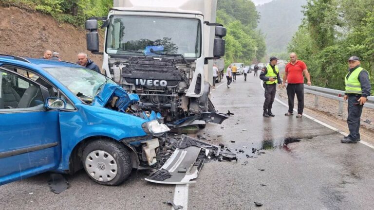 Udes na putu Mateševo-Kolašin: Stradala jedna osoba, dvije povrijeđene