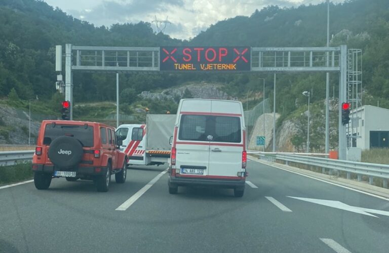 KOD TUNELA VJETERNIK: Udes na auto-putu, poginula jedna osoba