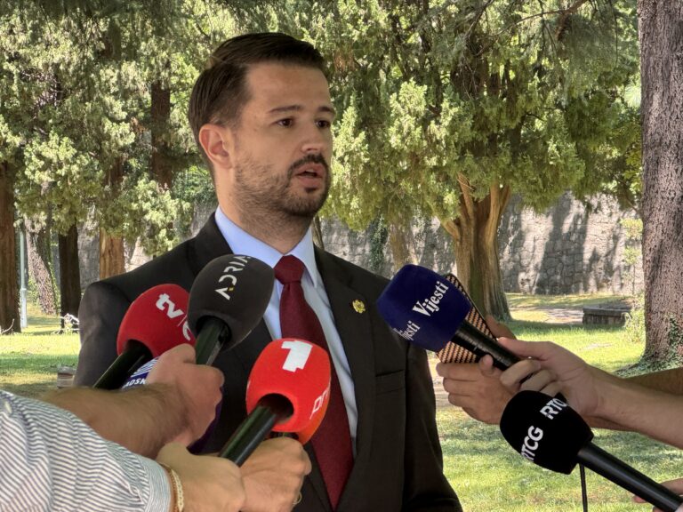 Milatović raspisao izbore u Kotoru i Gusinju