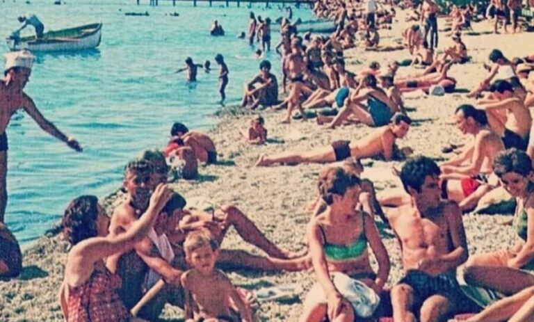 Nostalgična fotografija sa plaže u bivšoj Jugoslaviji, pravi je hit