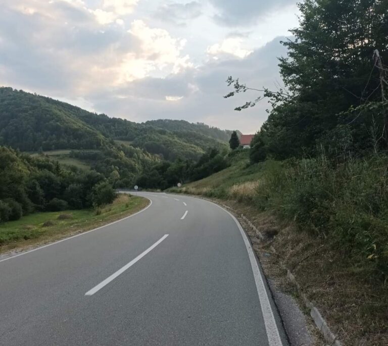 Radovi na više dionica, duž klisura i usjeka mogući sitniji odroni