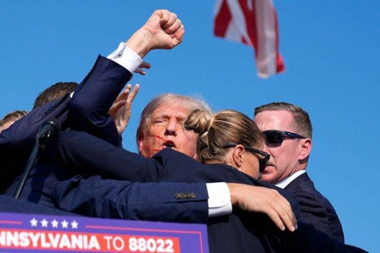 Tramp ranjen na skupu u Pensilvaniji, napadač ubijen(FOTO; VIDEO)