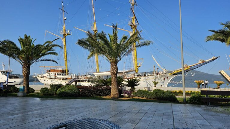 Sunčano, na sjeveru pljuskovi i grmljavina