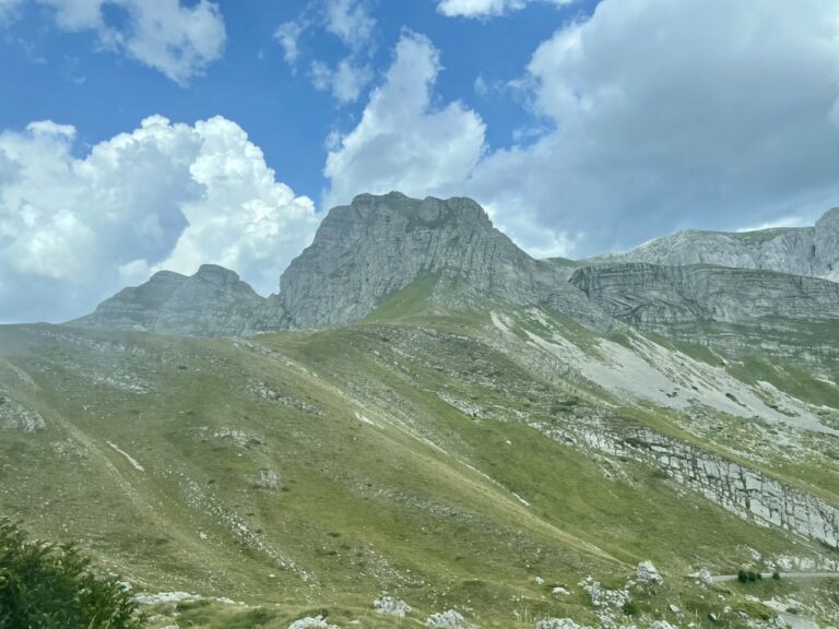 Oblačno sa sunčanim intervalima