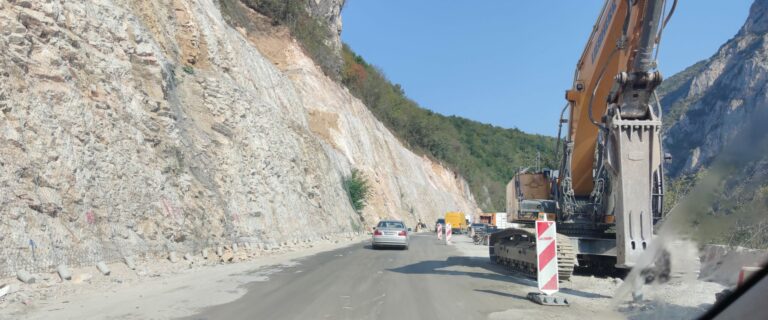 Stanje na putevima: Radovi na više saobraćajnica
