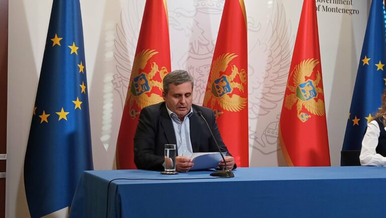 Radunović: Članovi kriminalnih klanova Đukanovića nazivali šefom na Sky aplikaciji