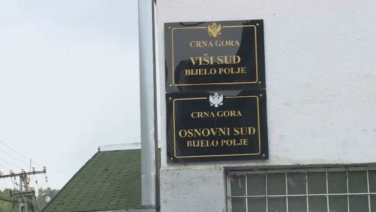 Blagajniku banke tri godine zatvora i da vrati 305. 000 eura