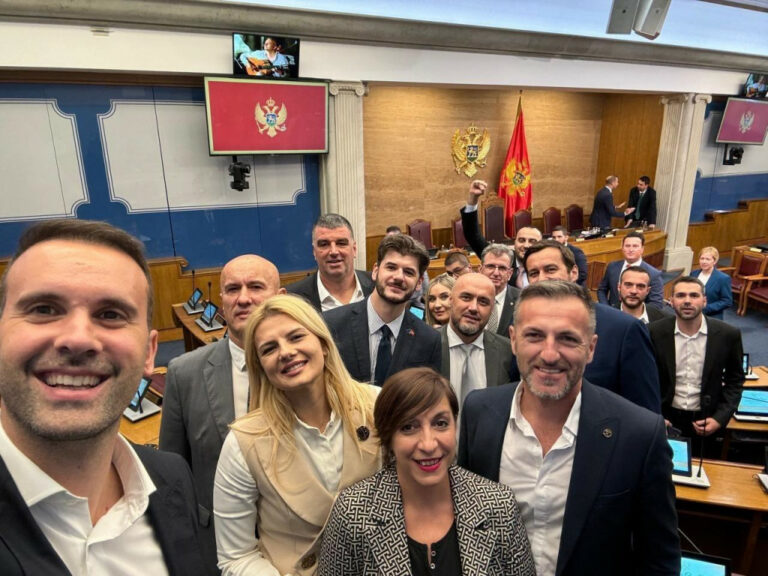 PES: Laković formalizovao ostavku koju je više puta najavljivao