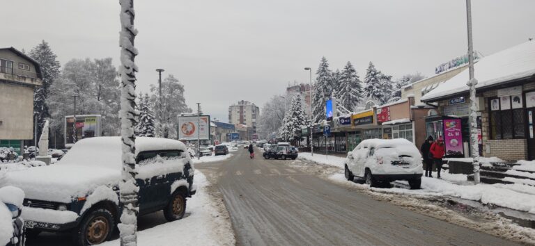 Stanje na putevima: Na jugu kolovozi suvi, na sjeveru poledica