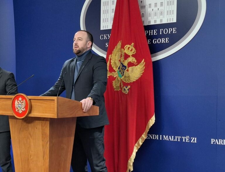 Nikolić: U Vladi ergela ruskih trojanskih konja, ovih dana idu kod Sijarta u Mađarsku