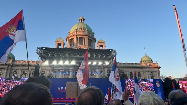 Vučić na skupu „Ne damo Srbiju“: Završeno je sa njihovom obojenom revolucijom