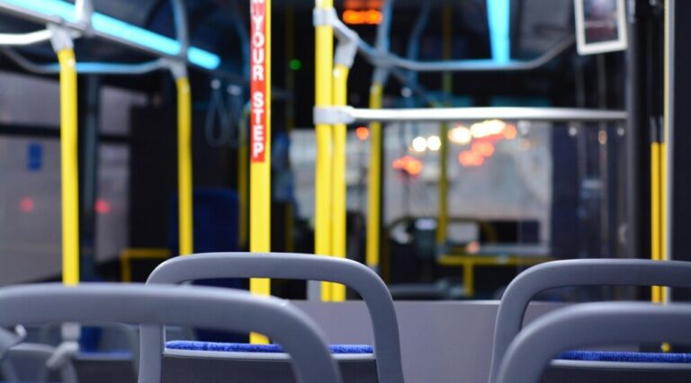 Kontrolisano 196 vozača autobusa, sankcionisano 10 zbog alkohola, osam autobusa isključeno iz saobraćaja