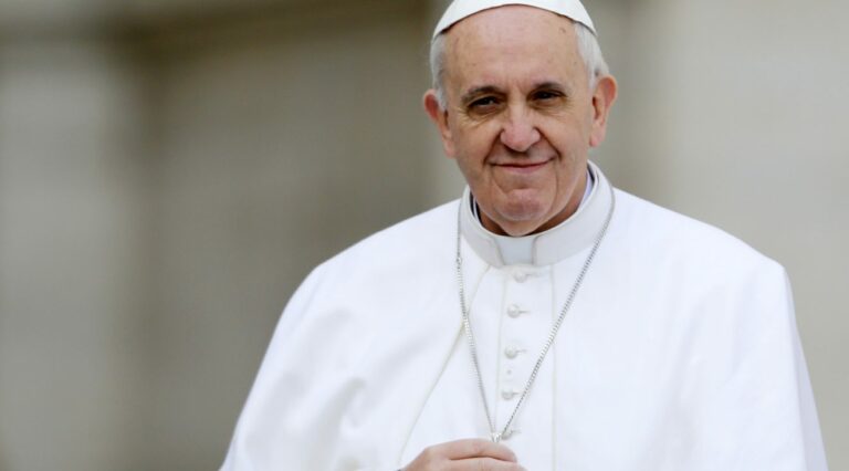 Preminuo papa Franjo