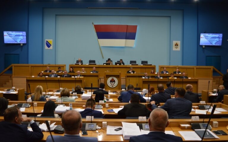 Parlament RS usvojio Rezoluciju o osudi i zabrani veličanja ustaške ideologije i simbola