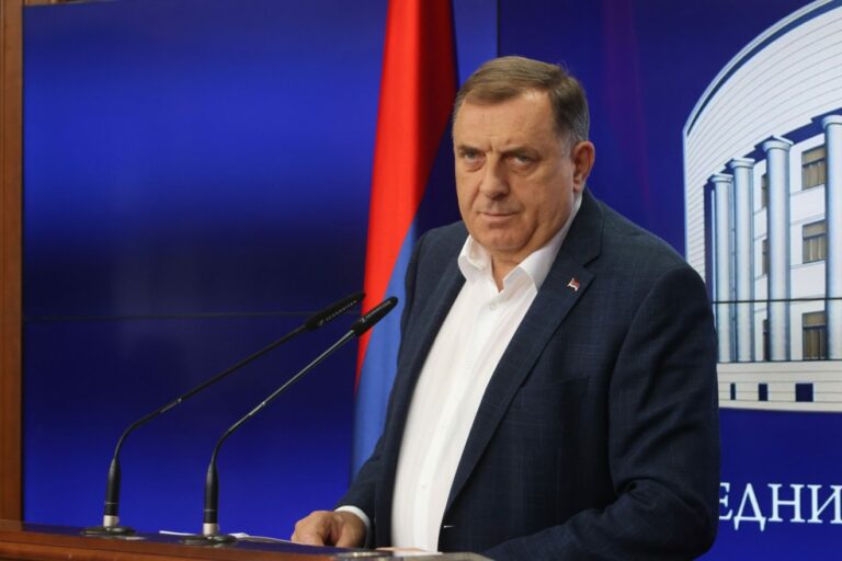 Dodik: Neću poštovati odluku, ostajem predsjednik RS