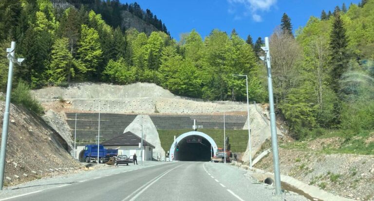 Totalna obustava saobraćaja kroz tunel “Klisura” u vremenskom intervalu od 12.15 do 13.45 sati