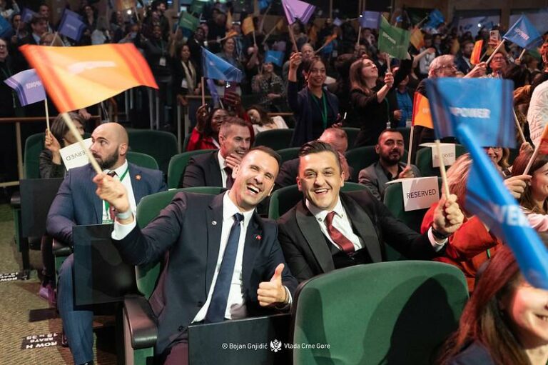 Spajiću i Vukoviću uručena prestižna Blumbergova nagrada za globalnu kontrolu duvana
