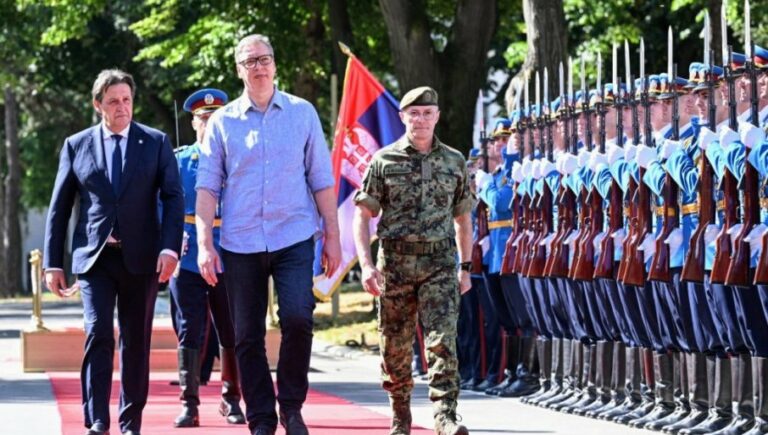 “Vraćamo redovan vojni rok!”: Vučić nakon sastanka sa vojnim vrhom!