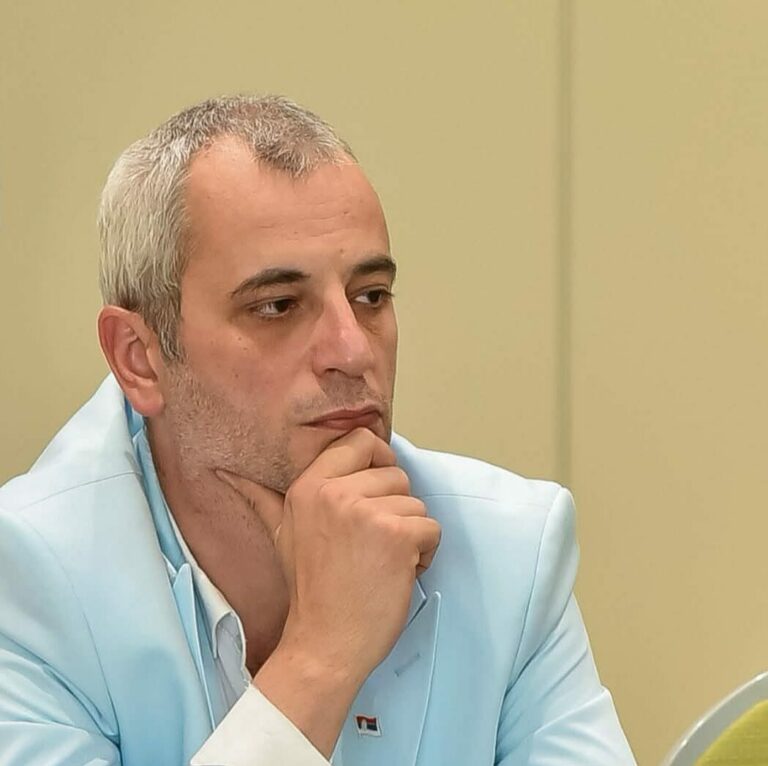 Spasoje Tomić: Etiketiraju Beograd za „izdaju“, dok istovremeno glasaju za one u Crnoj Gori koji su Kosovo odavno i defakto predali