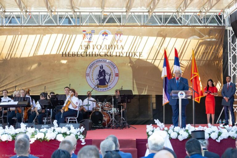 Mandić: U vremenima kada se pokušava prekrojiti istorija, naša je obaveza da istinu branimo