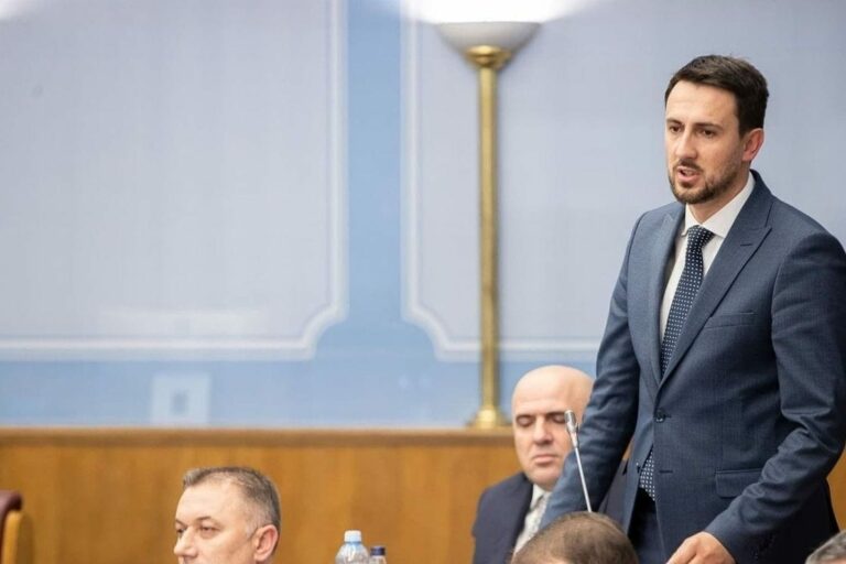 Smailović poručio Dizdareviću: Ti si od građanske Crne Gore odustao kada si prepustio mjesto predsjednika Opštine