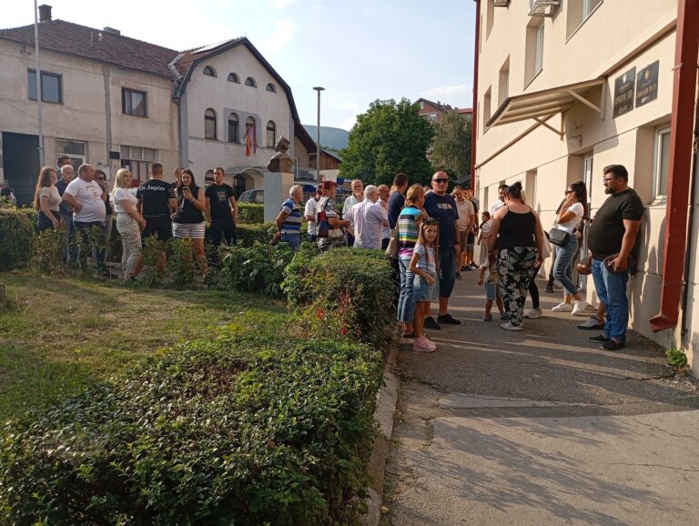 Berane: I danas nastavljeni protesti i podrška za pritvorenog Vujadina Dobrašinovića