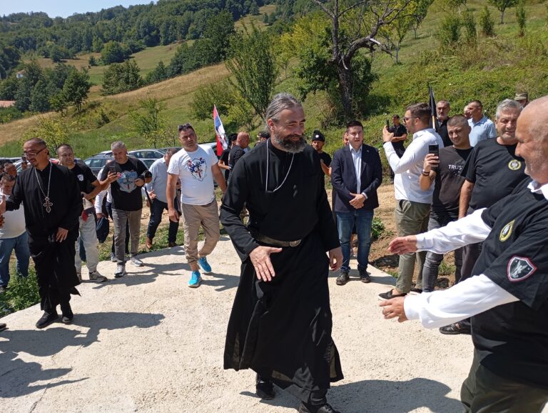 Vanraspravno vijeće beranskog suda naredilo policiji da privremeno oduzme spomenik Đurišića