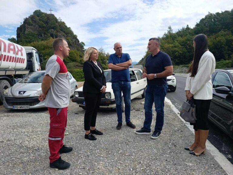 (VIDEO) U toku asfaltiranje dionice od Ribarevina do Berana