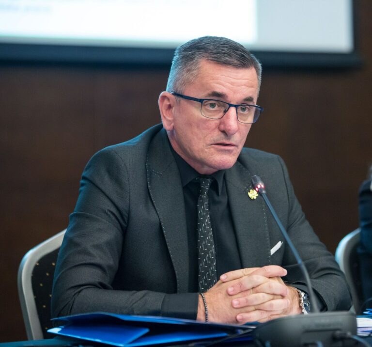 Radulović traži od SDT-a da ispita diplomu Borisa Bogdanovića