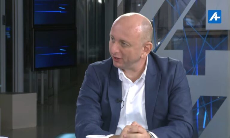 Knežević: Hladim šampanjac zbog ulaska CG u EU, DPS da nam ne podmeće klipove pod točkove