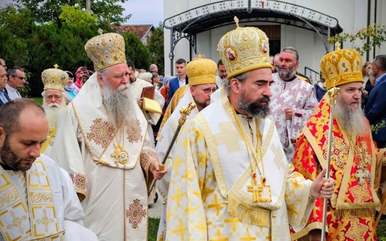 Mitropoliti Joanikije i Metodije služili u manastiru Jasenovac