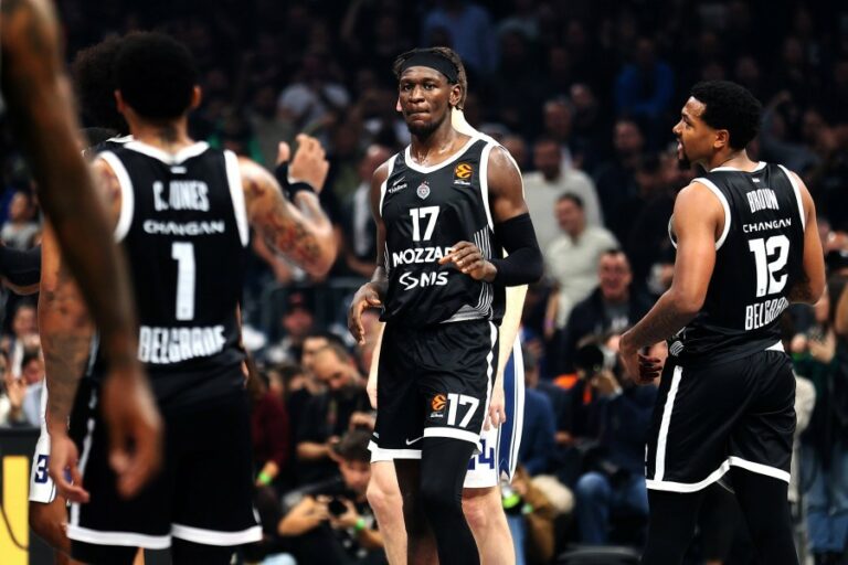 Partizanu drama sa Efesom, Nan uz zvuk sirene pokorio Vitoriju