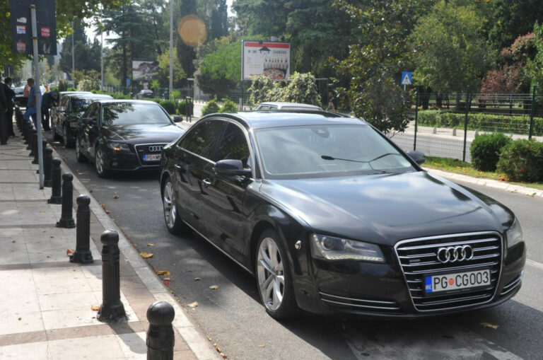 Uprava za državnu imovinu za šest vozila daje 180.000 eura