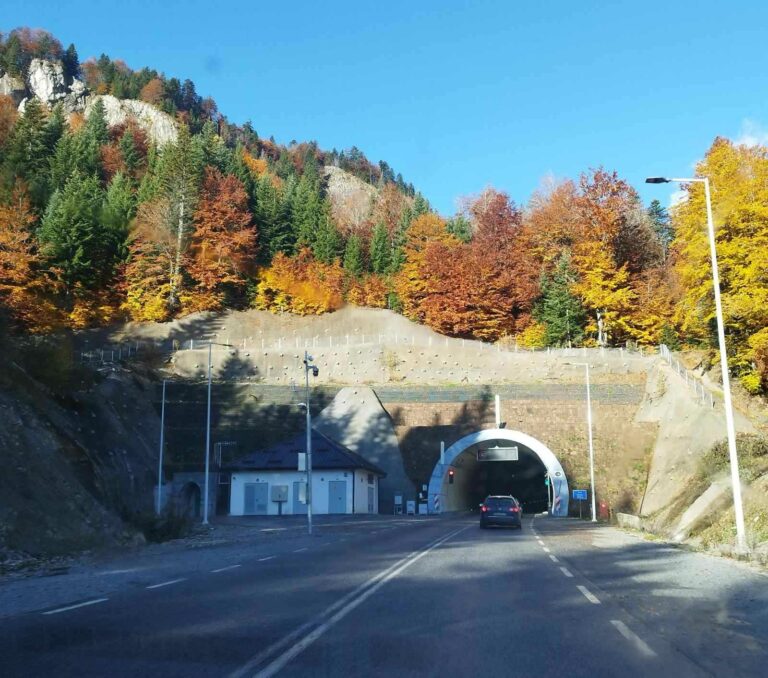 Radovi na više dionica, duž klisura i usjeka učestali odroni