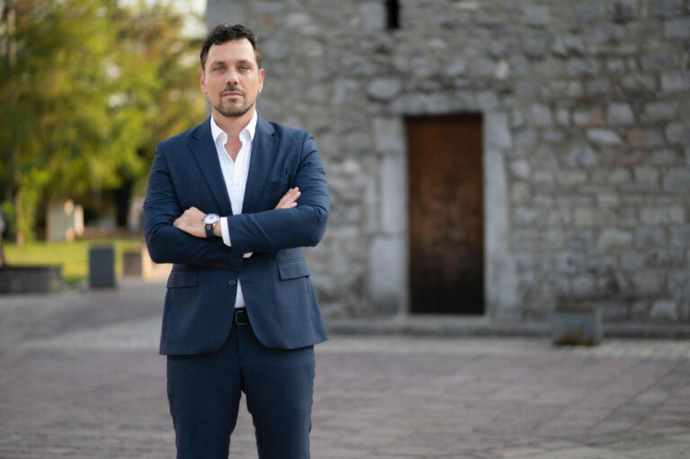 Kadić: PES bi da kontroliše zdravstveni sistem, Šimun je glavni nalogodavac