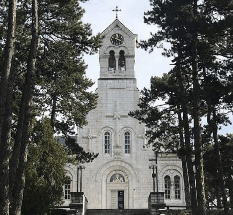Obijena Saborna crkva Svetog Vasilija Ostroškog u Nikšiću