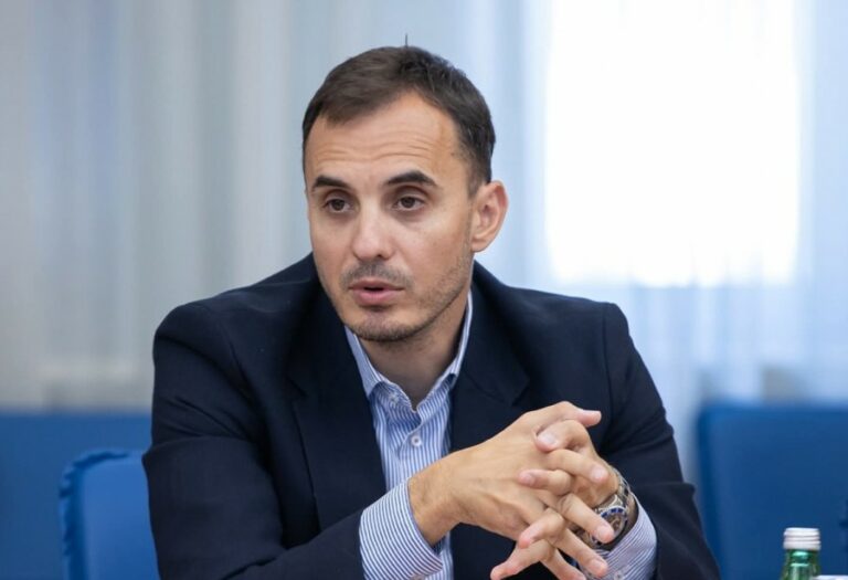 Konatar: Neka PES glasa za uvećanje dodataka, URA će za smanjenje izdataka za partije