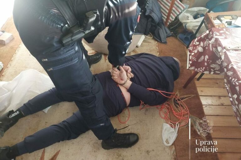 Pogledajte snimak hapšenja: Osumnjičeni za dvostruko ubistvo više puta osuđivan