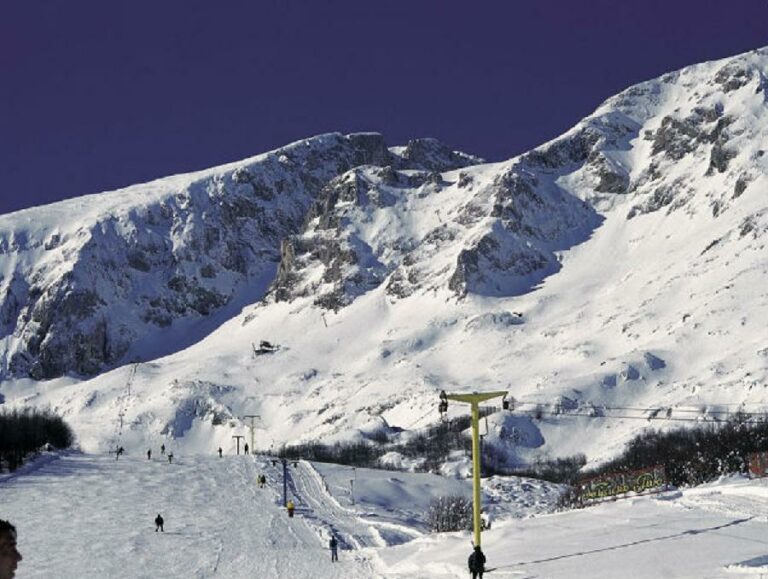 Tragedija na Savinom Kuku: Jedna osoba poginula, druga teško povrijeđena nakon pada iz korpe ski lifta