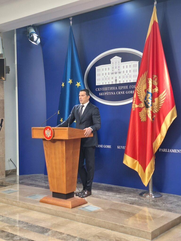 Janović: Odluka da i dalje nastavim da se bavim politikom pokazuje da postoji mogućnost osnivanja nove političke partije