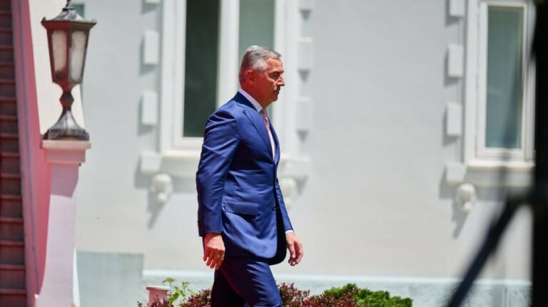 MANS: Đukanović nije prijavio profit kompanija, luksuz se time nije mogao opravdati