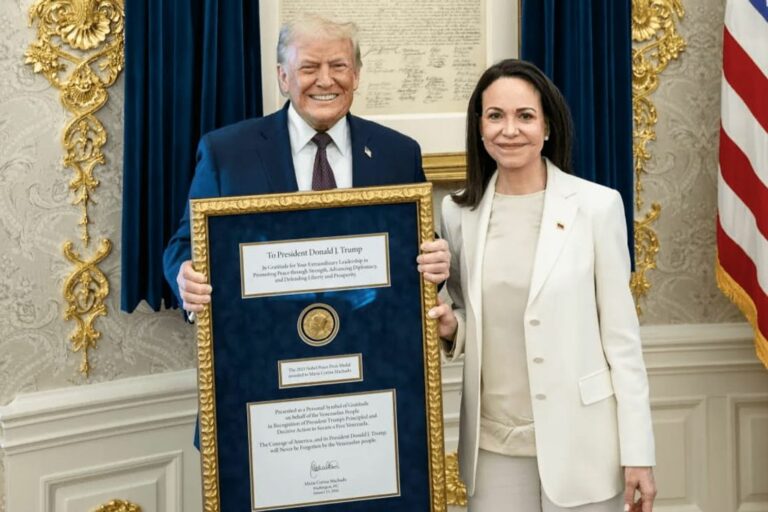 Opoziciona liderka Venecuele Marija Korina Mačado uručila Trampu Nobelovu nagradu za mir