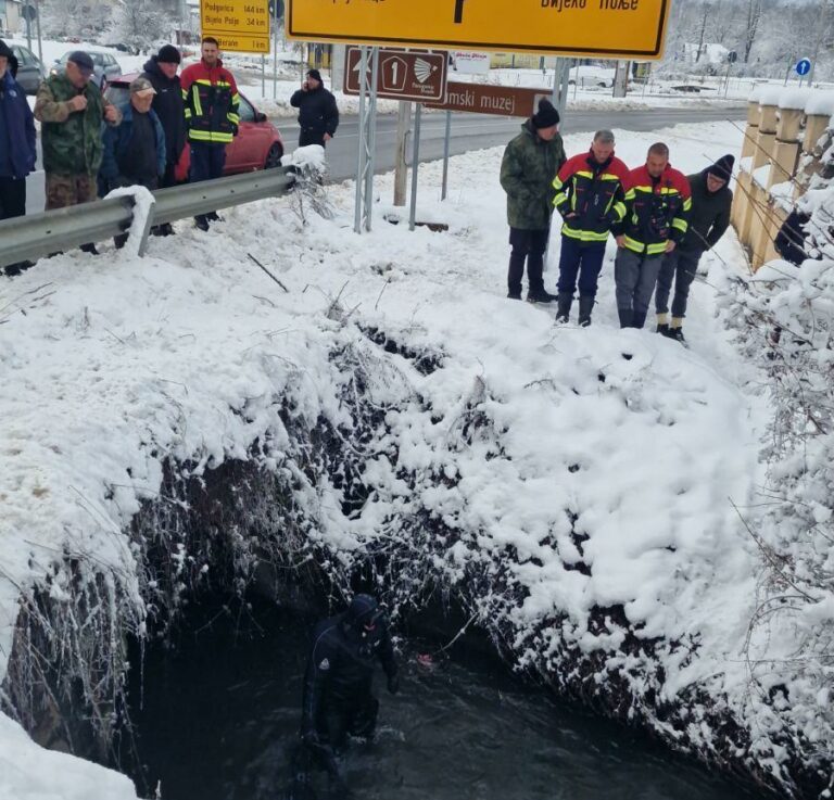 (FOTO) Berane: Ronioci izvukli tijelo žene za kojom se tragalo