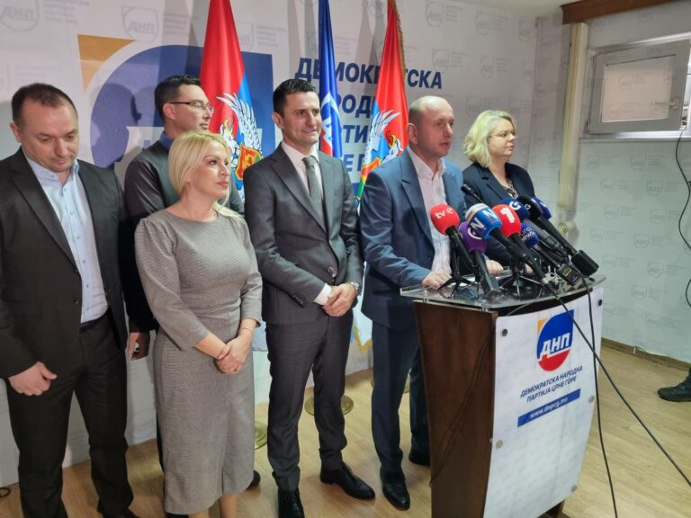 DNP: Mujović u panici, prijetnjama pokušava da sačuva fotelju