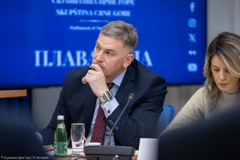 Huter: Demokrate love u mutnom, PES dezorijentisan, sve je očiglednije da će ih DF progutati