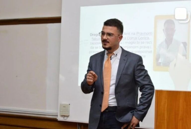 Dragoje Šarić: Život u sobi ogledala