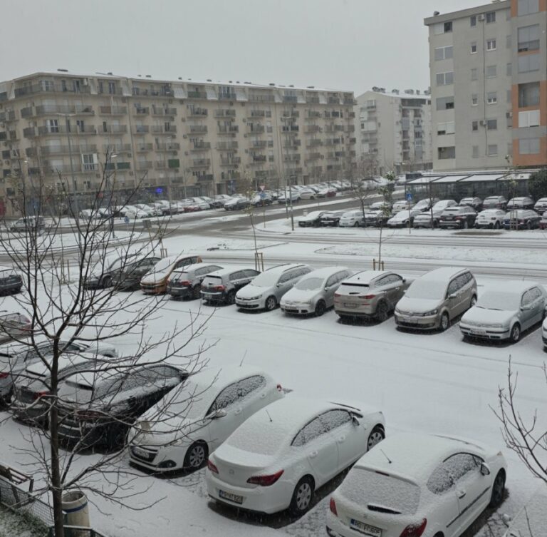 Oblačno, na jugu kiša, a na sjeveru snijeg i susnježica